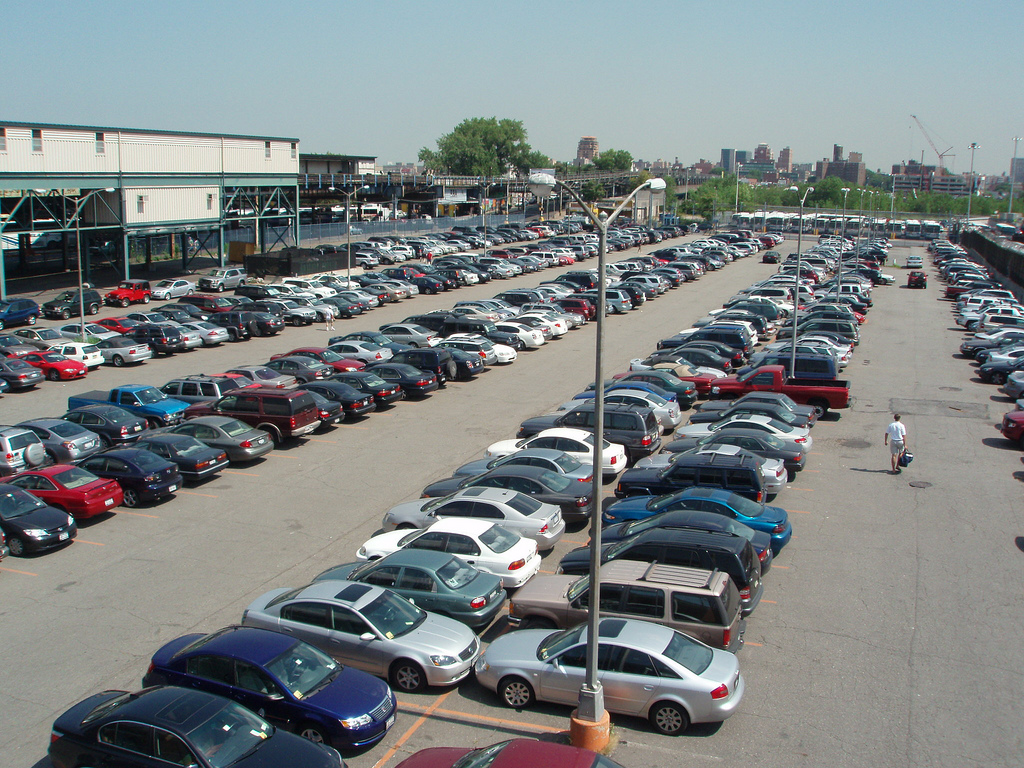 Shopping_mall_-_parking_lot